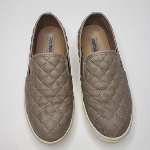 Steve Madden quilted slip on shoes in size 7m